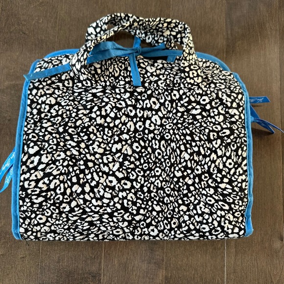 NWT Vera Bradley Camocat Travel Hanging Organizer Animal Print Vacation Toiletry - Picture 2 of 5